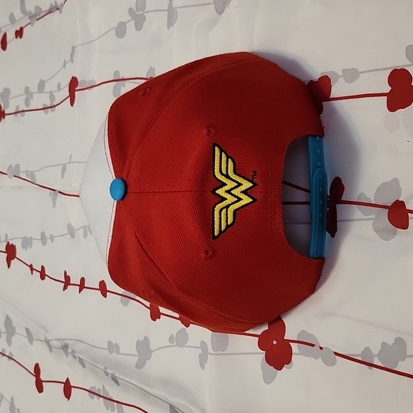 Wonder Woman hat - Picture 3 of 3